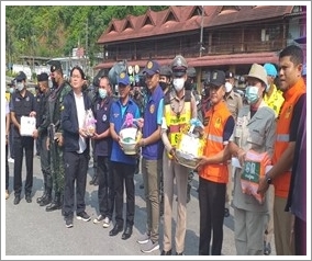 สำนักงานบังคับคดีจังหวัดยะลา ลงพื้นที่เยี่ยมจุดให้บริการประชาชนเพื่อรณรงค์ป้องกันและลดอุบัติเหตุทางถนนช่วงเทศกาลสงกรานต์ พ.ศ. 2566